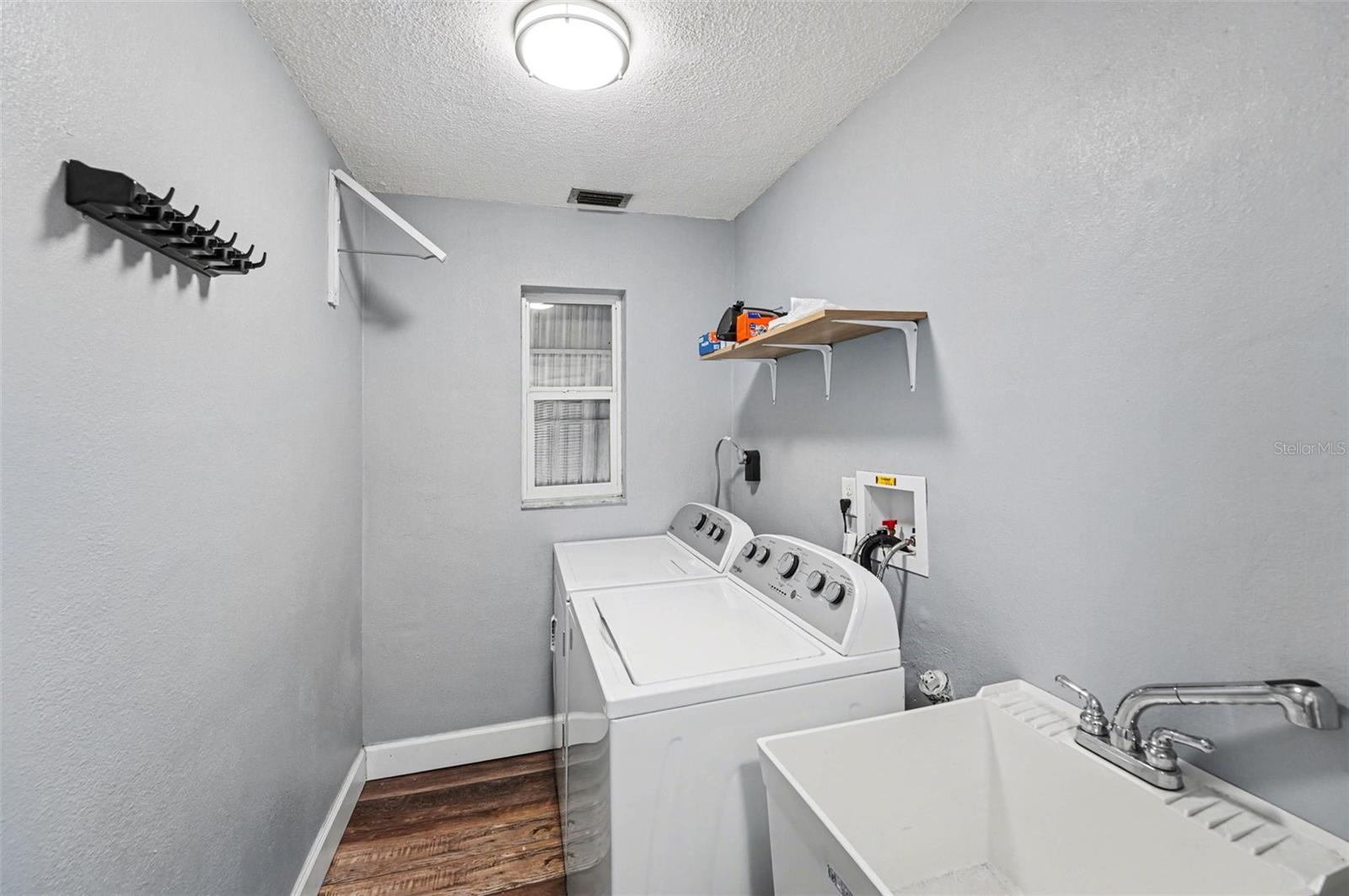 Image 19 of 33 For 2561 Blackwood Circle