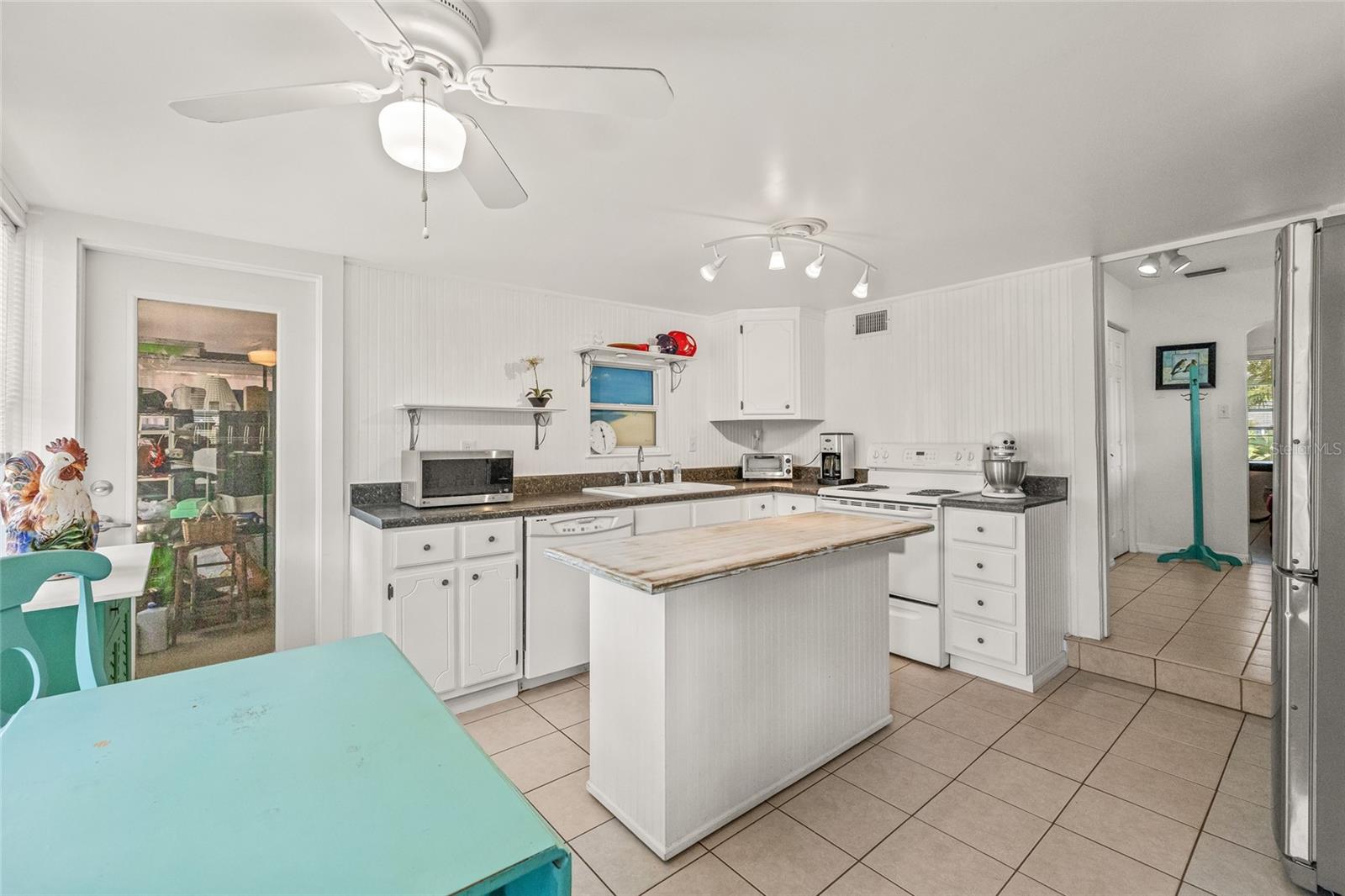 Image 4 of 39 For 7328 9th Avenue N