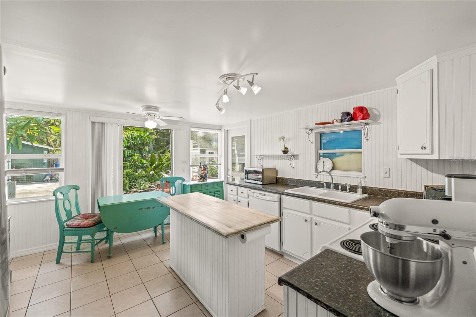 Image 7 of 39 For 7328 9th Avenue N