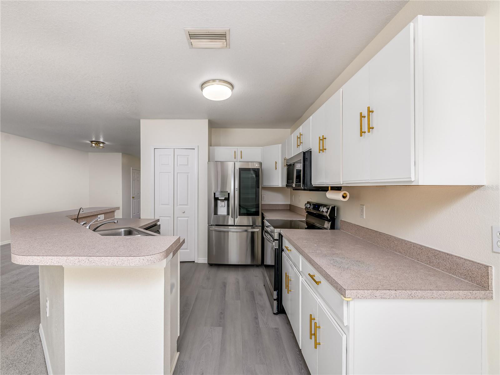 Image 6 of 33 For 9619 Carlsdale Drive