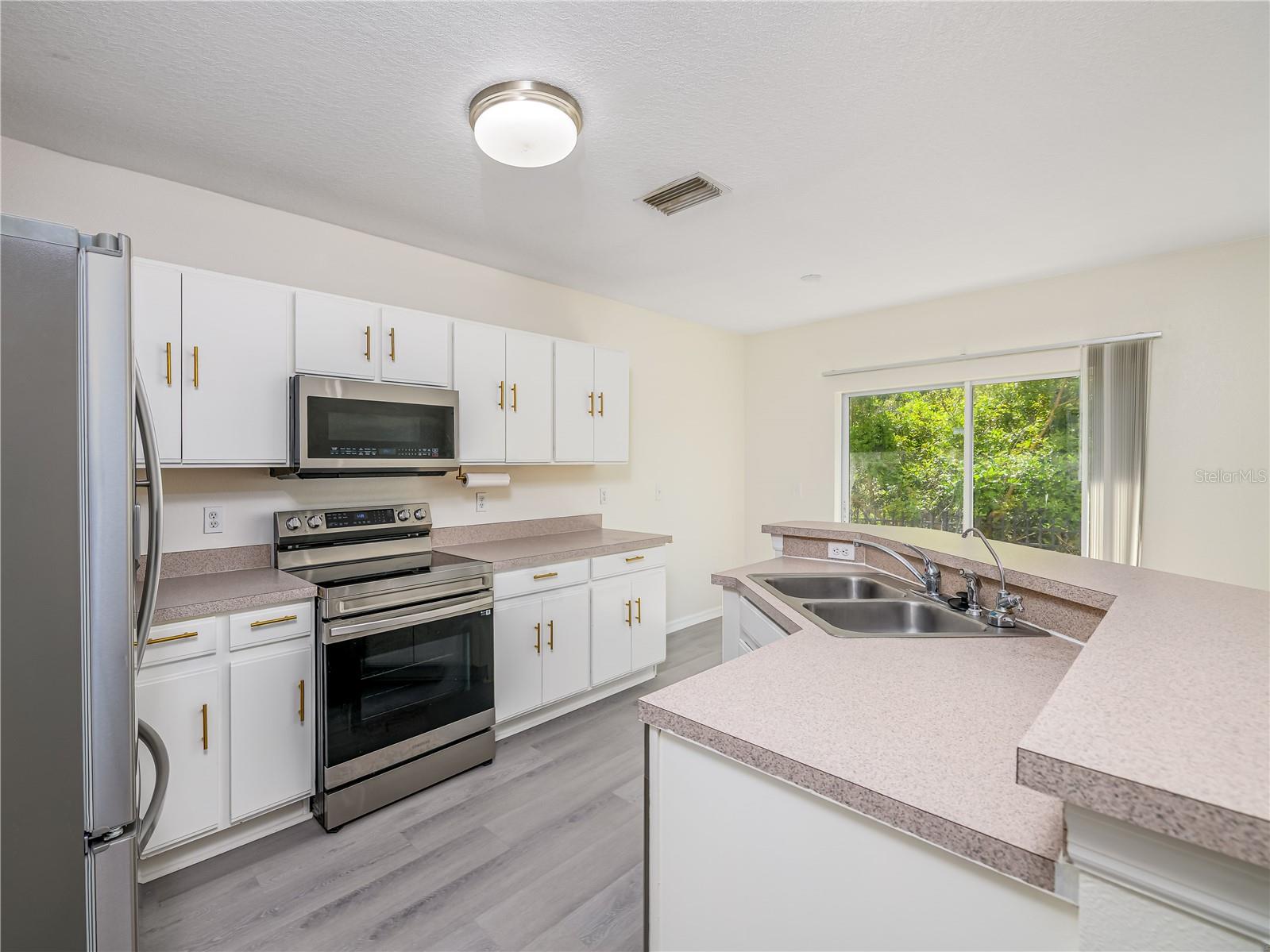 Image 7 of 33 For 9619 Carlsdale Drive