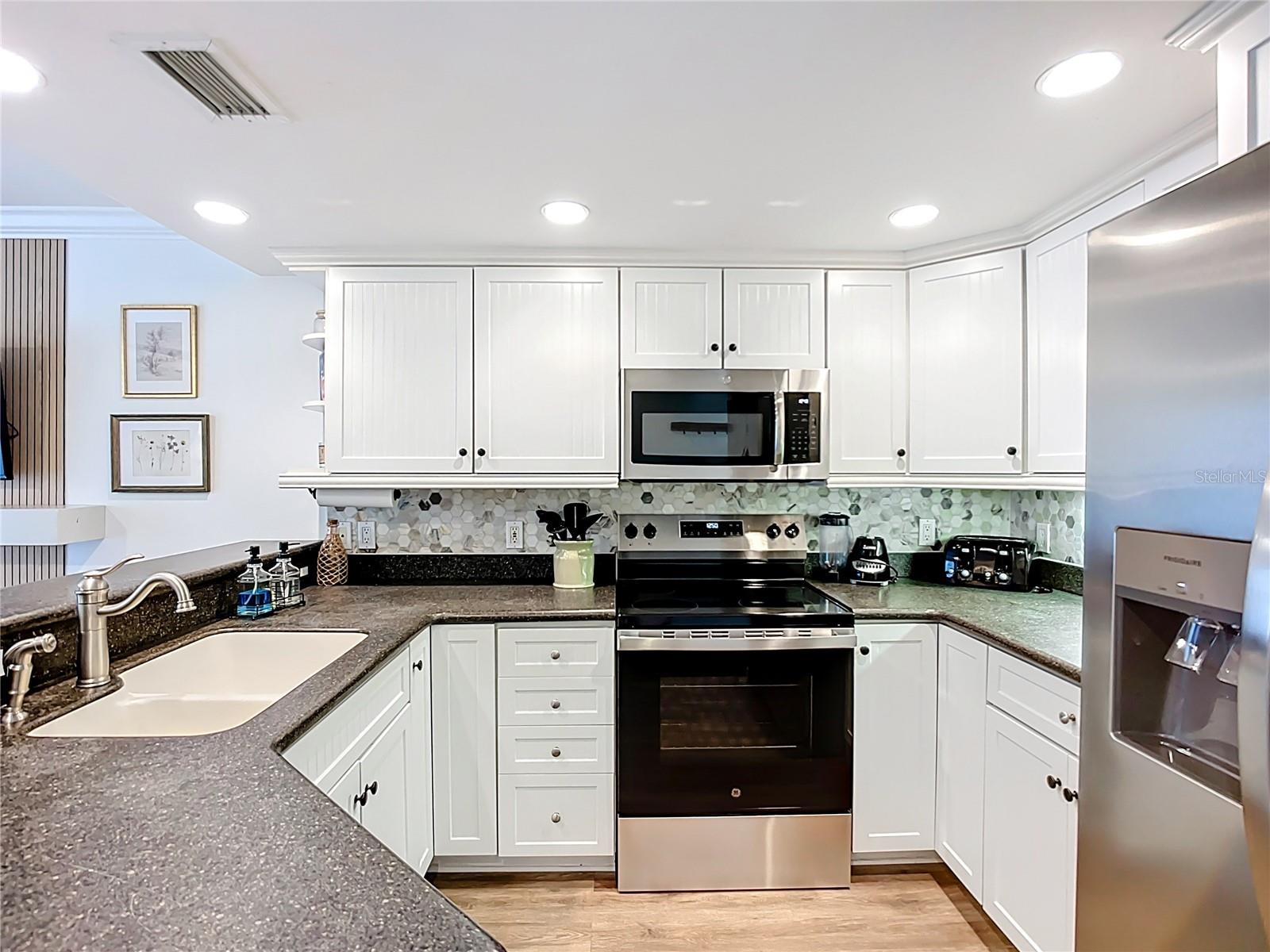 Image 5 of 51 For 3100 Gulf Drive 2