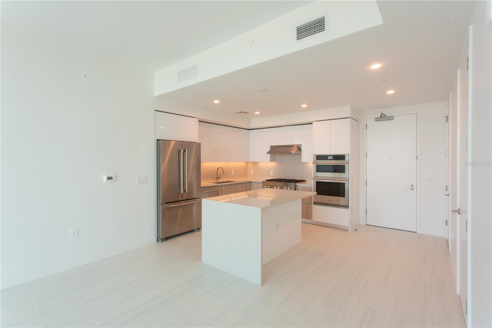 Listing photo id 4 for 400 Central Avenue 1609