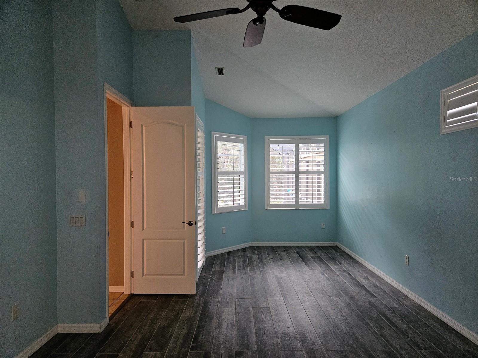 Image 20 of 60 For 12538 Cara Cara Loop