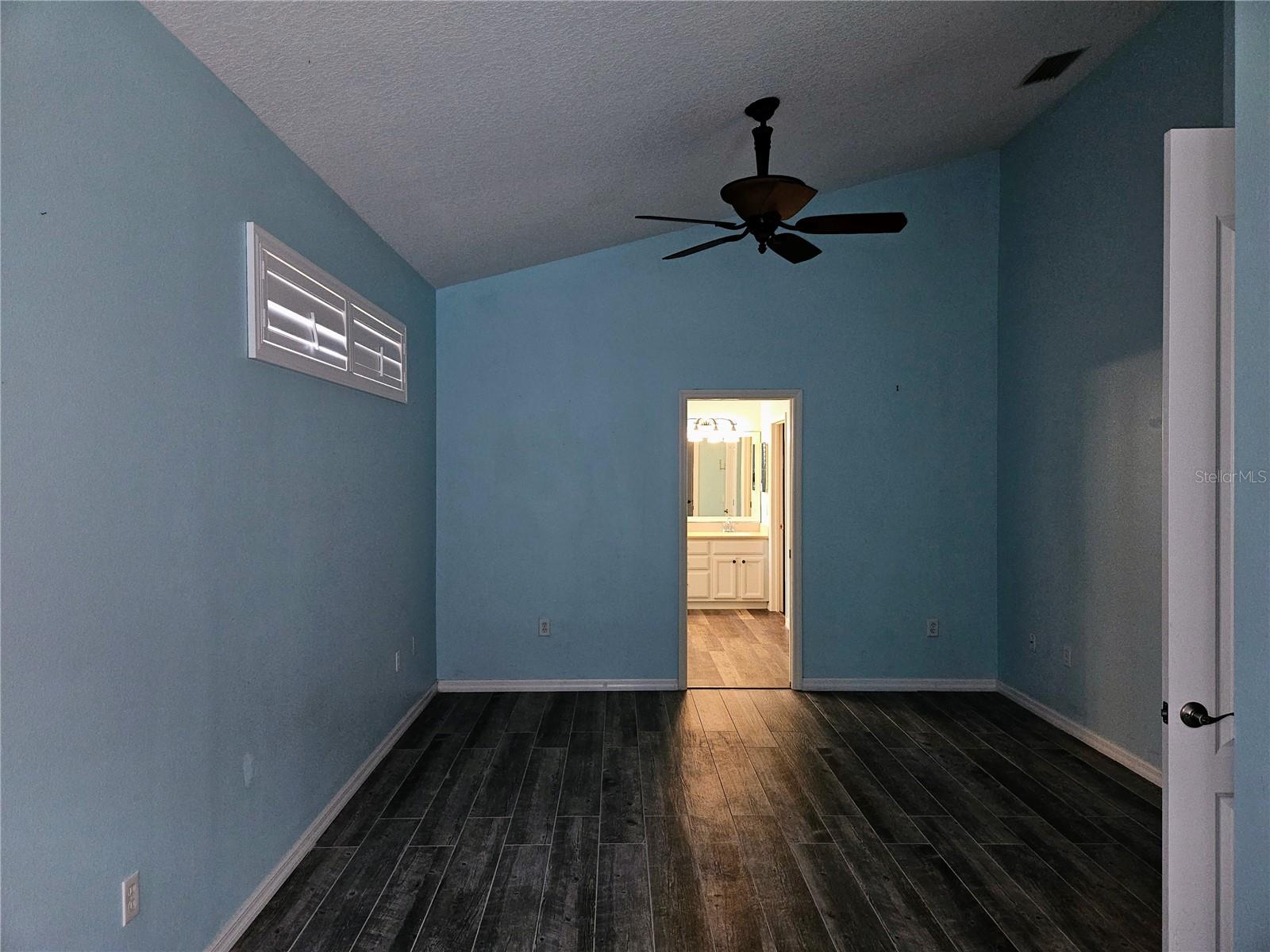 Image 22 of 60 For 12538 Cara Cara Loop