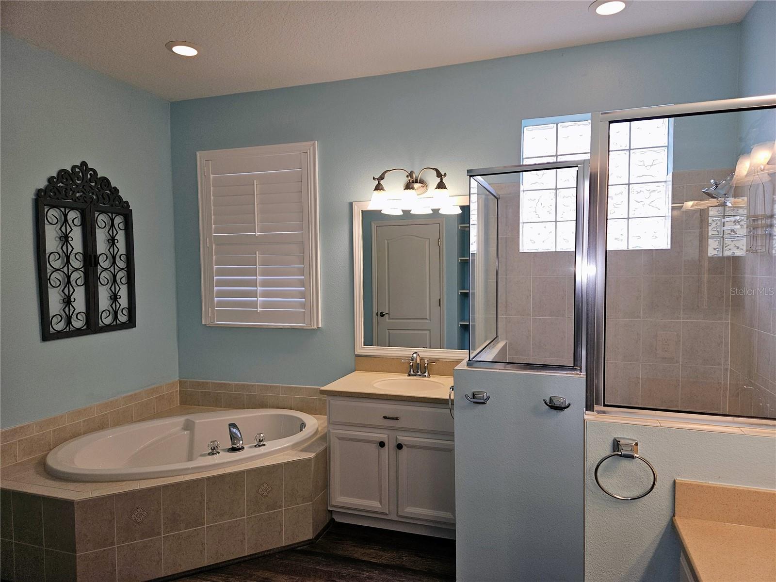 Image 24 of 60 For 12538 Cara Cara Loop