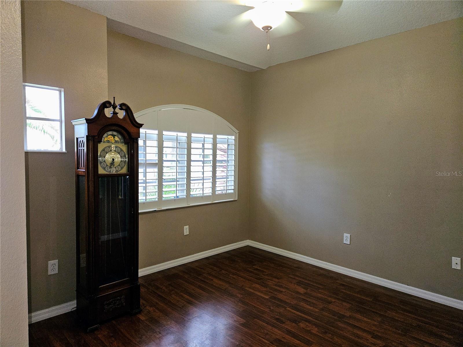 Image 28 of 60 For 12538 Cara Cara Loop