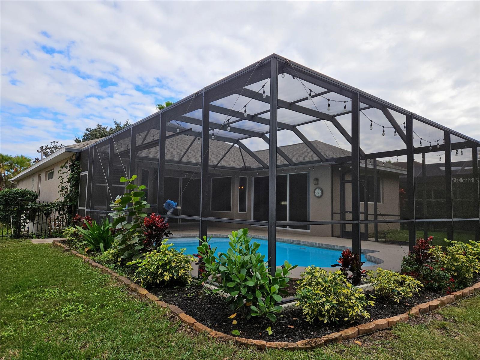 Image 40 of 60 For 12538 Cara Cara Loop