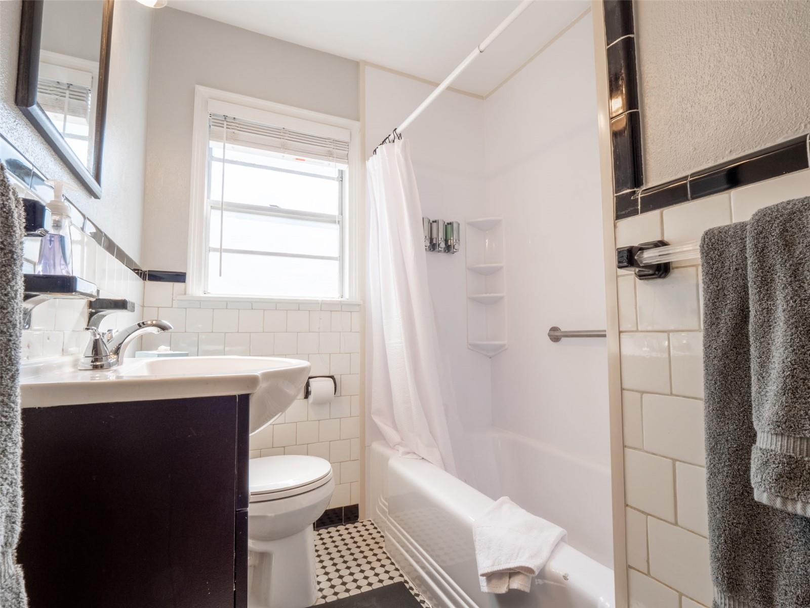 Image 18 of 38 For 1445 Pine Street