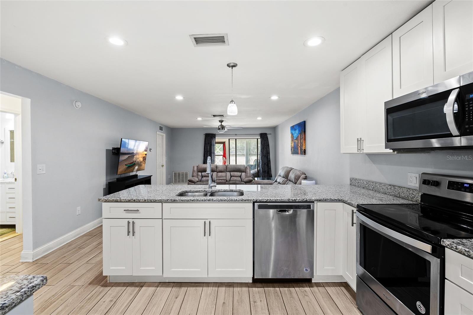 Image 10 of 30 For 2130 Bancroft Place E