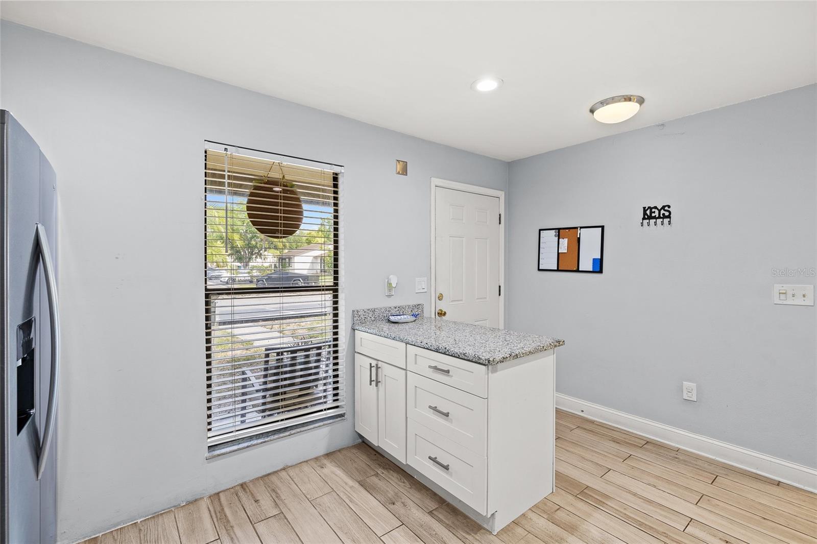 Image 11 of 30 For 2130 Bancroft Place E