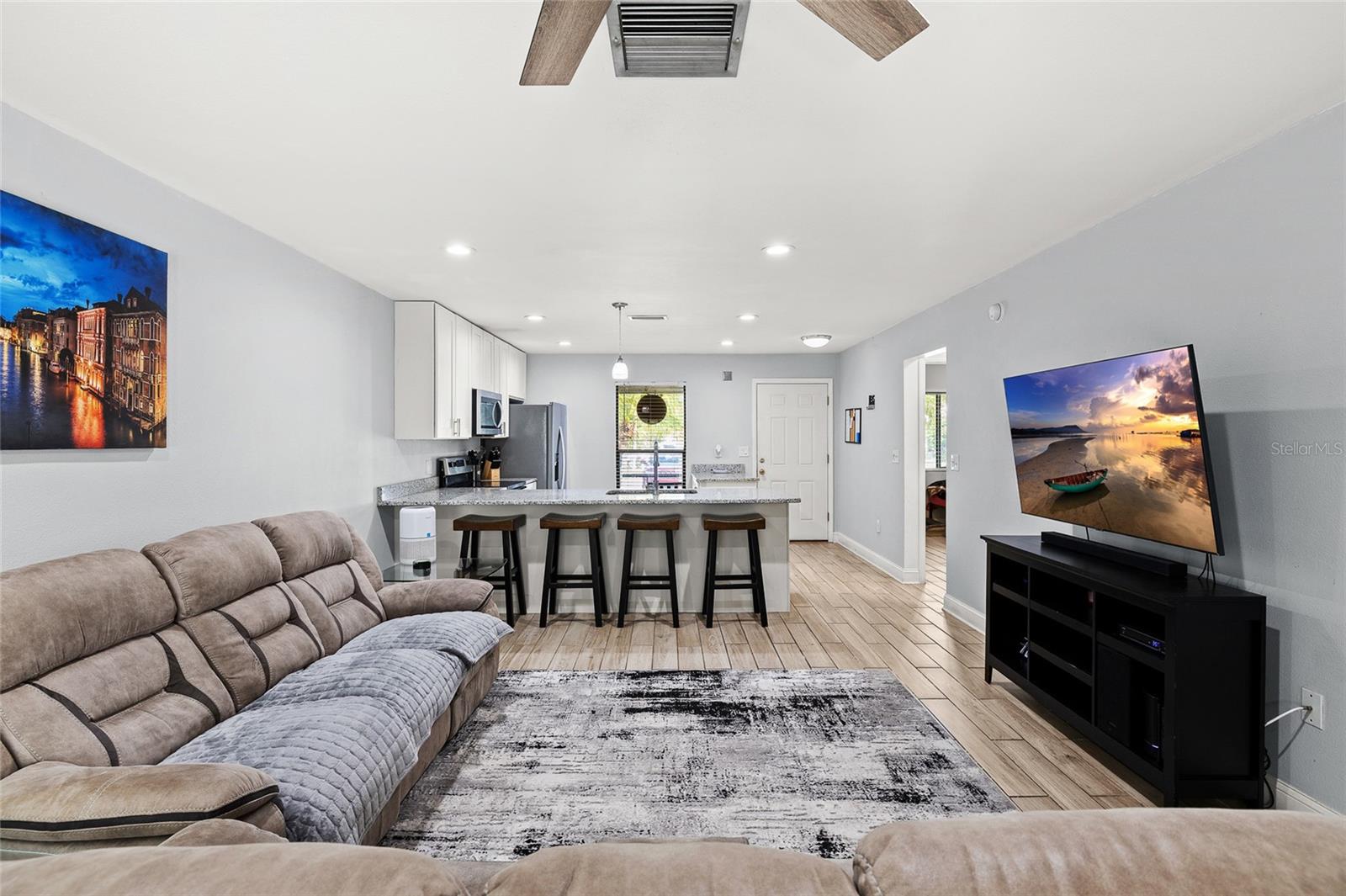 Image 15 of 30 For 2130 Bancroft Place E