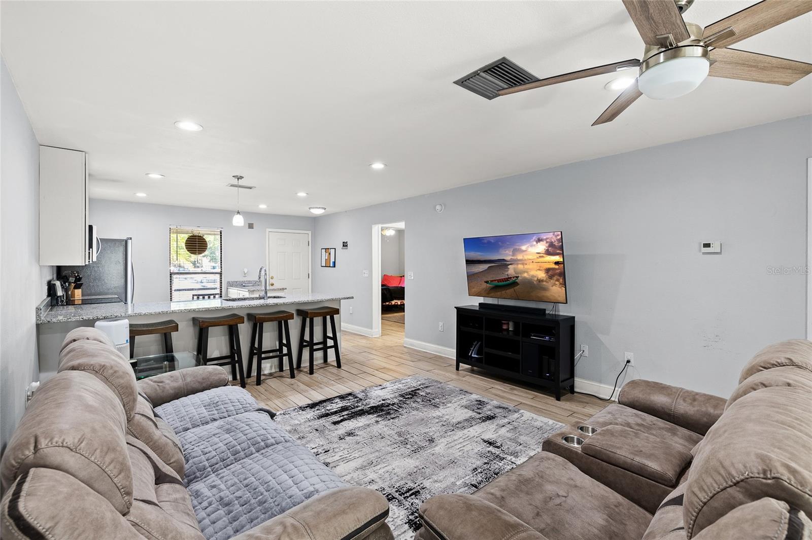 Image 16 of 30 For 2130 Bancroft Place E