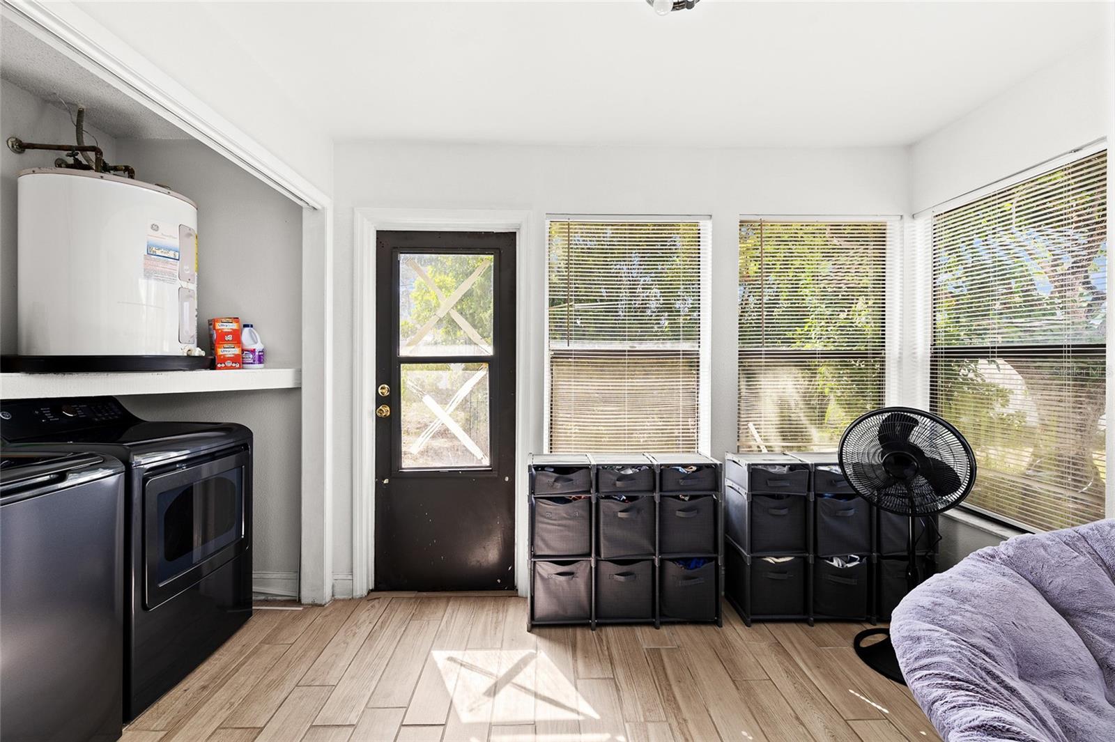 Image 18 of 30 For 2130 Bancroft Place E