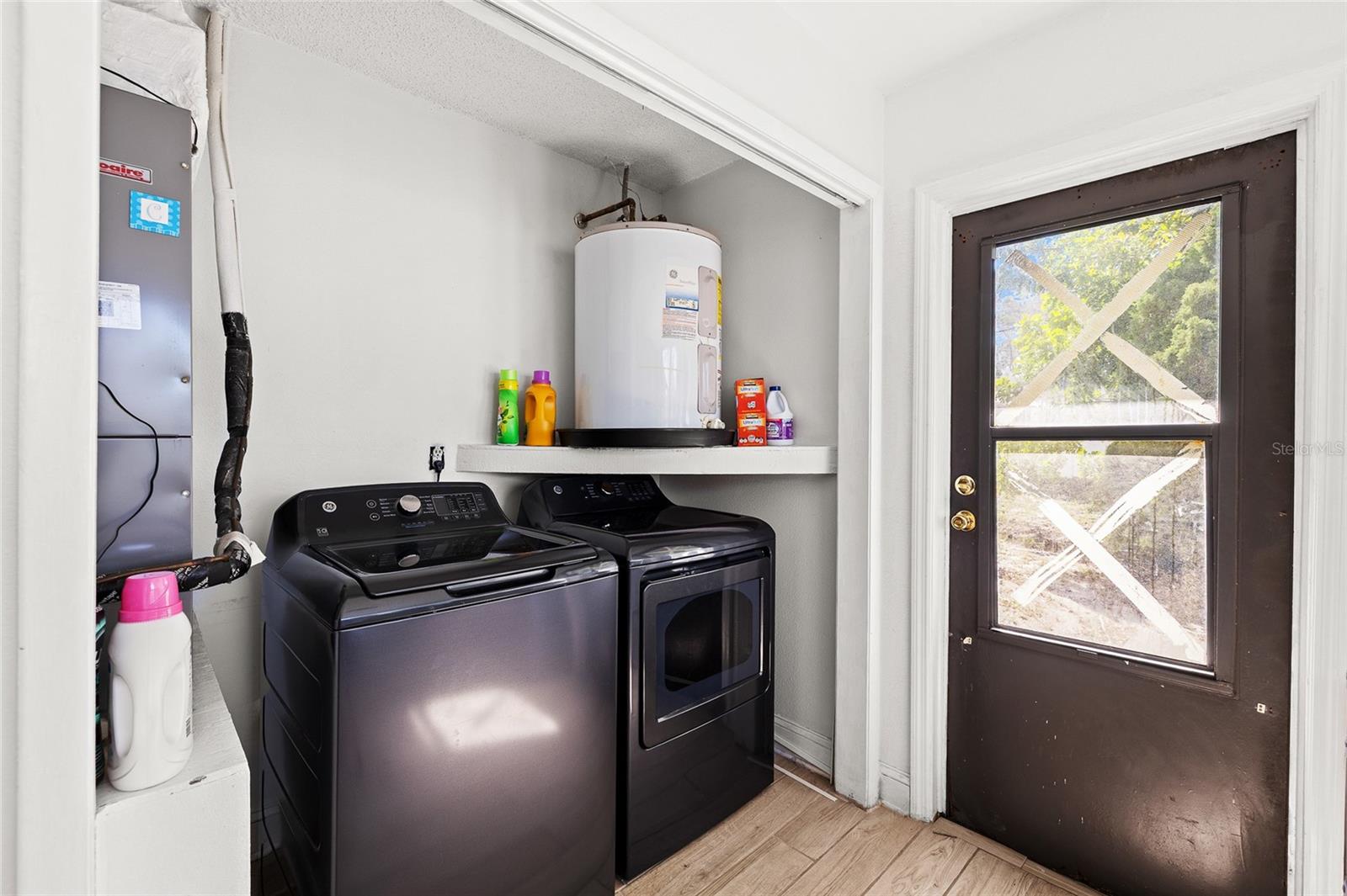 Image 19 of 30 For 2130 Bancroft Place E