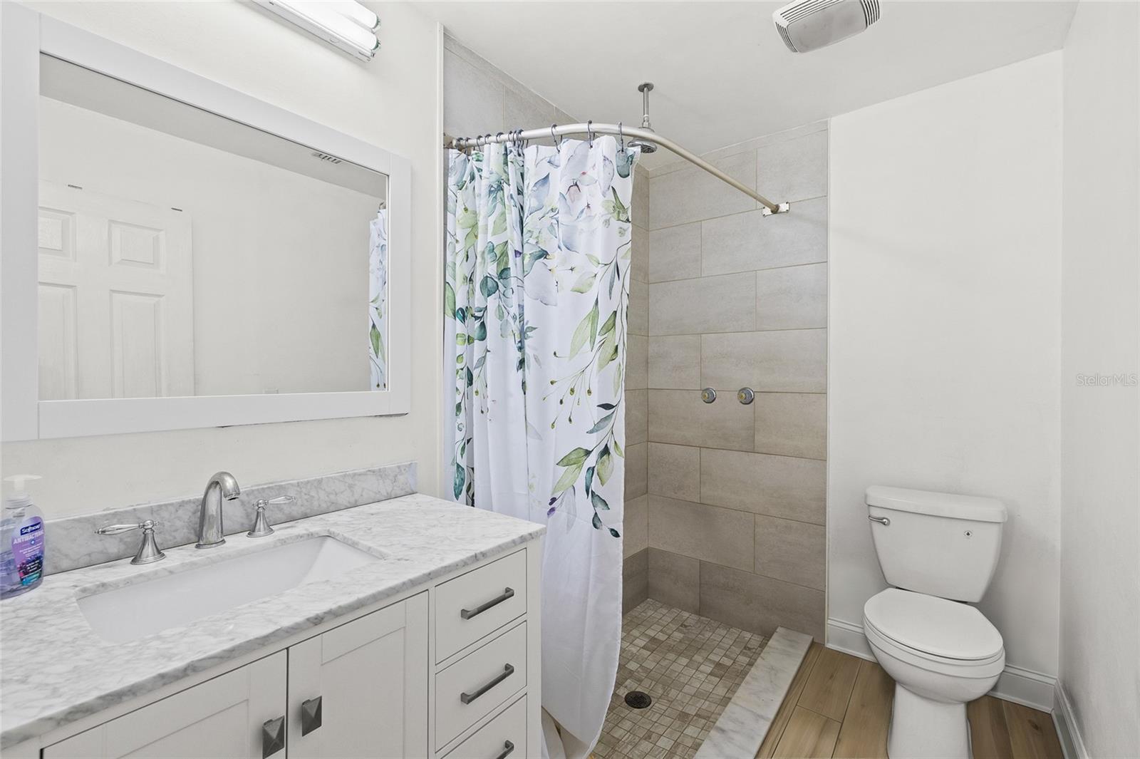 Image 23 of 30 For 2130 Bancroft Place E