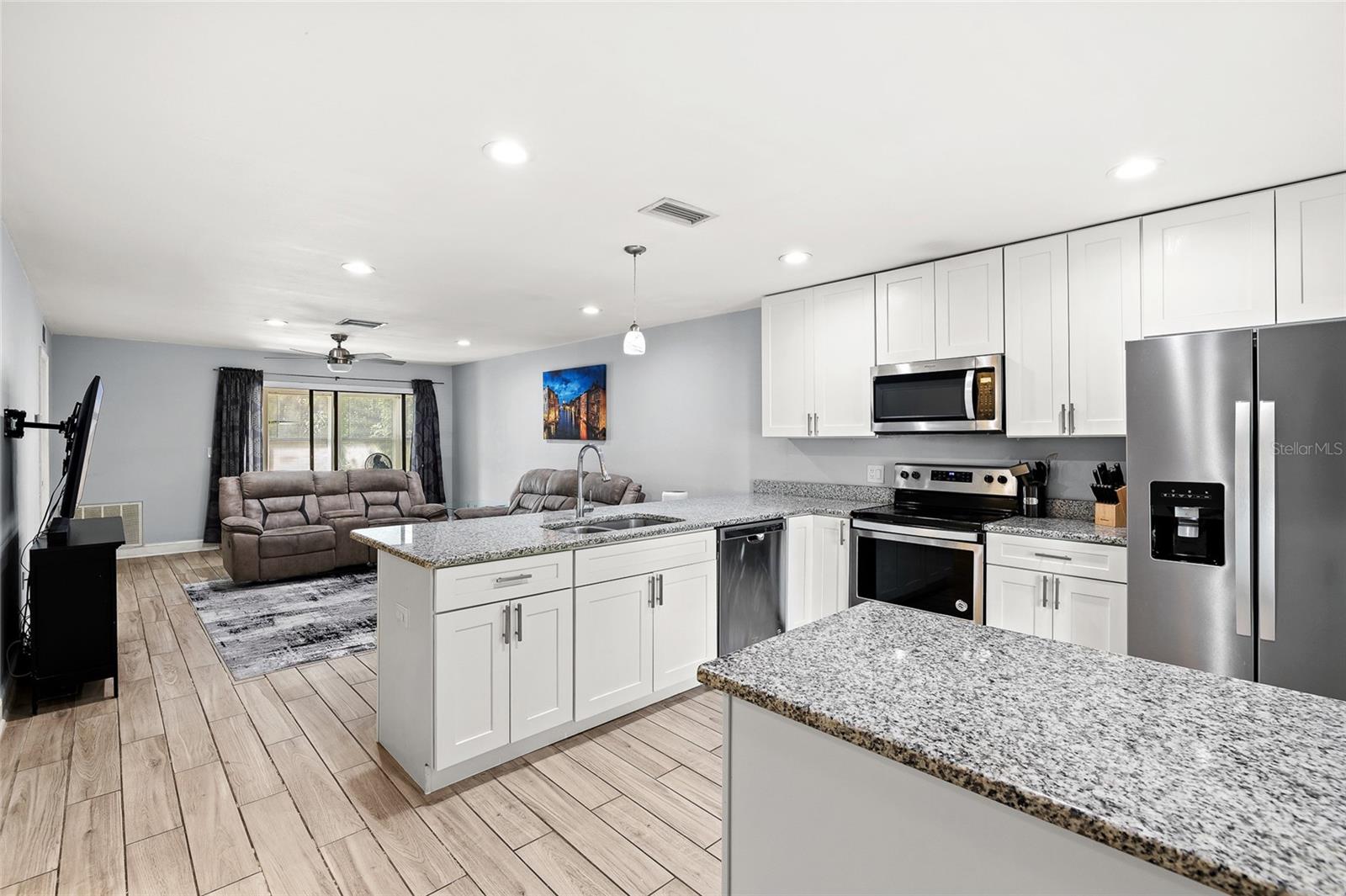 Image 7 of 30 For 2130 Bancroft Place E