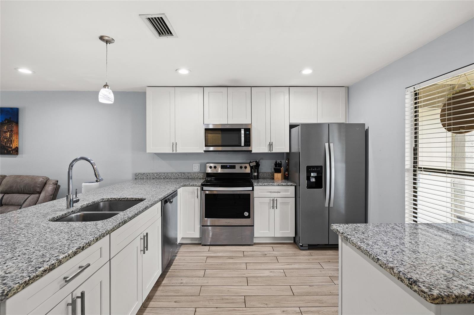 Image 9 of 30 For 2130 Bancroft Place E