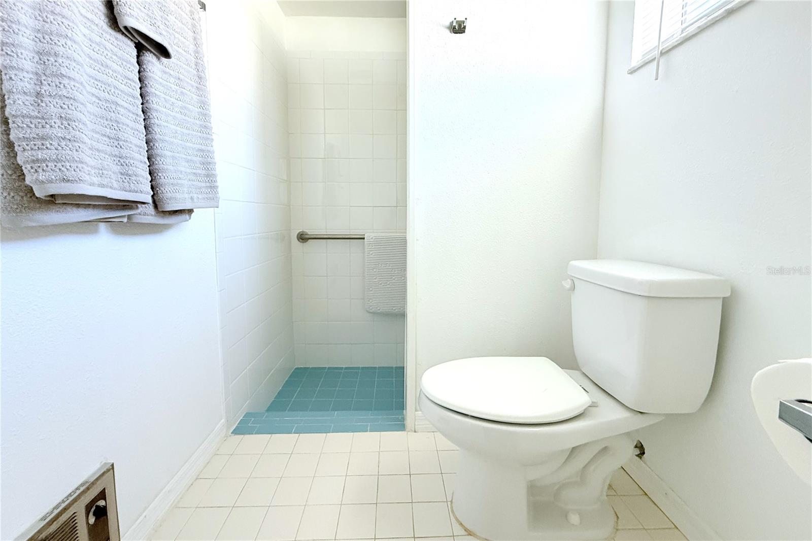 Listing photo id 36 for 3407 Honeymoon Lane