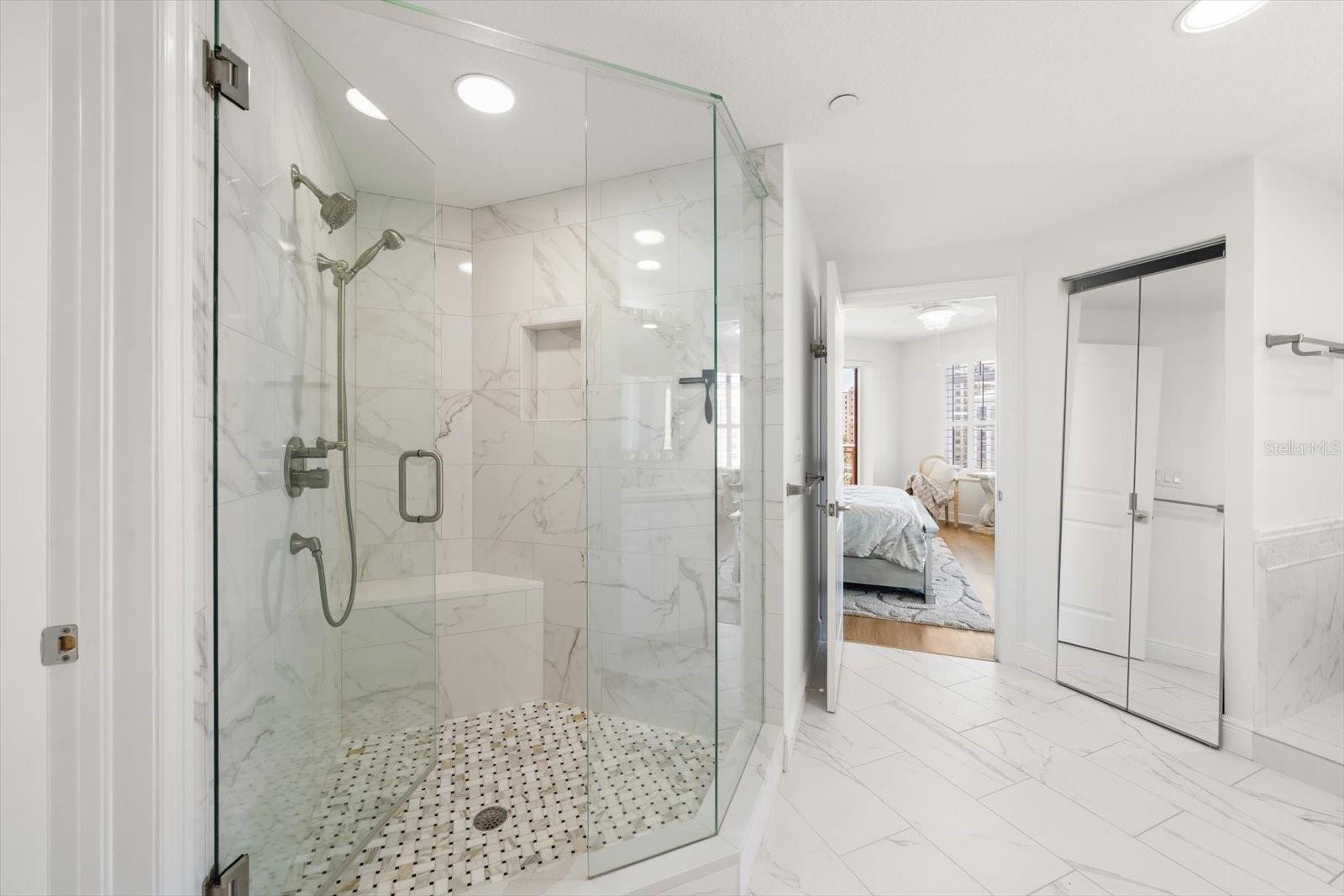 Image 12 of 48 For 521 Mandalay Avenue 701