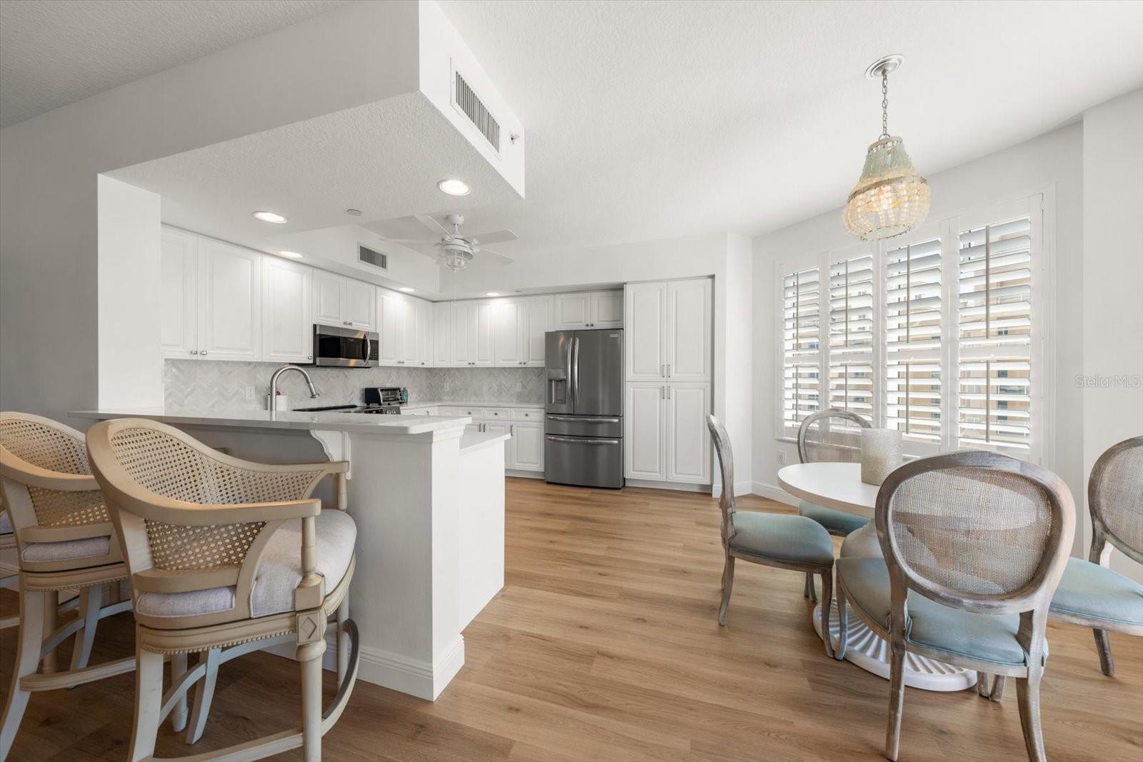 Image 15 of 48 For 521 Mandalay Avenue 701