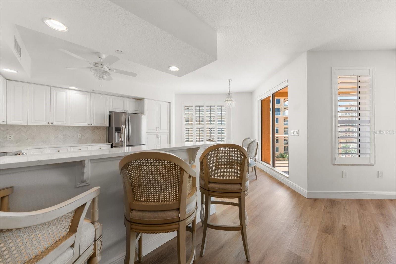 Image 16 of 48 For 521 Mandalay Avenue 701