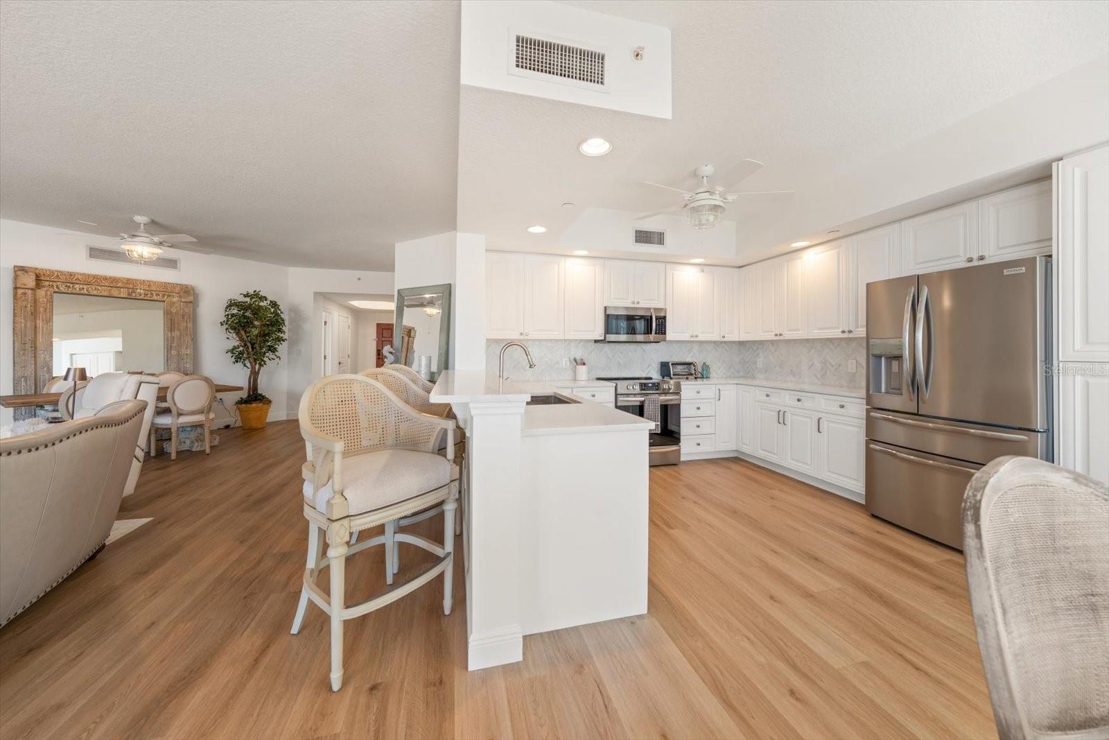 Image 20 of 48 For 521 Mandalay Avenue 701