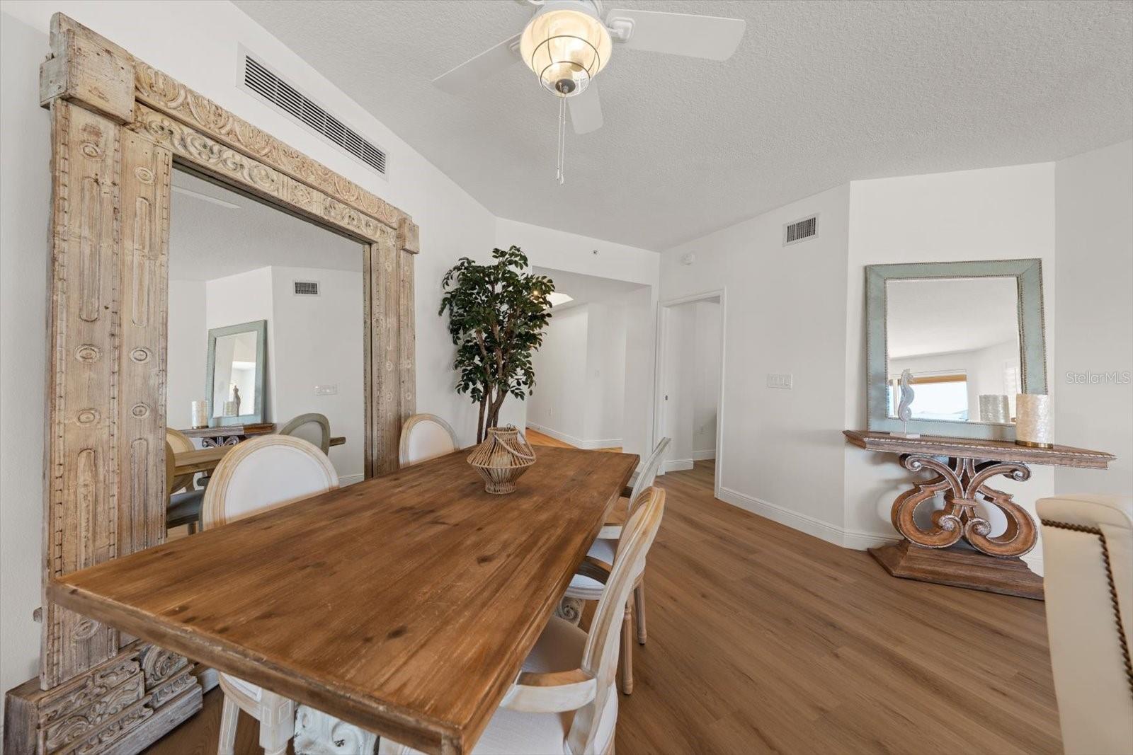 Image 21 of 48 For 521 Mandalay Avenue 701