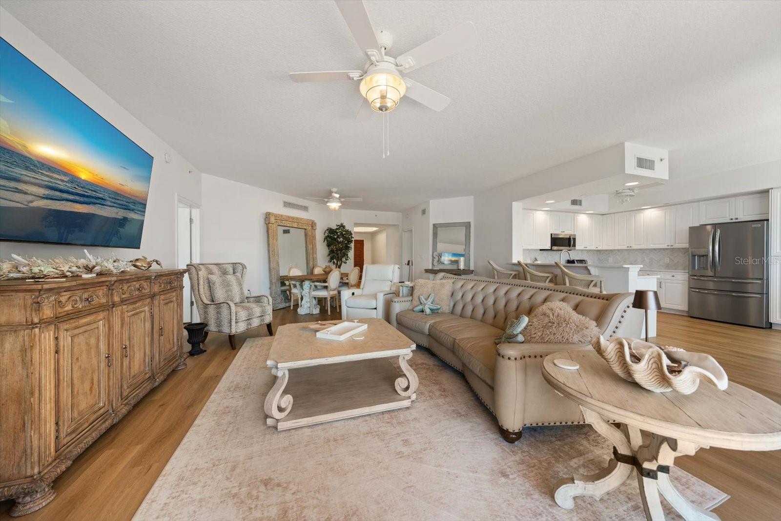 Image 22 of 48 For 521 Mandalay Avenue 701