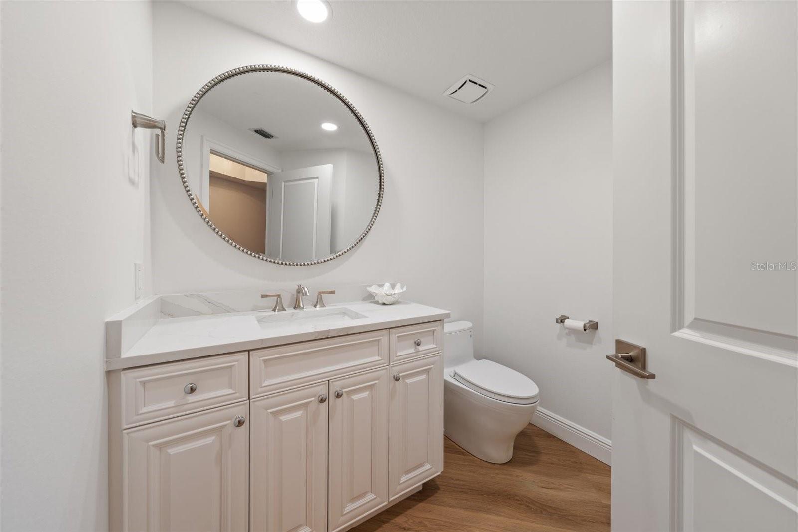 Image 23 of 48 For 521 Mandalay Avenue 701