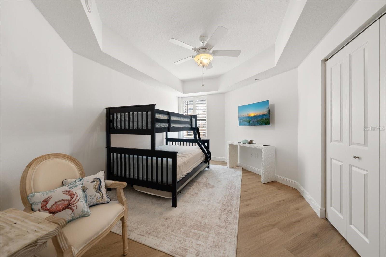 Image 25 of 48 For 521 Mandalay Avenue 701