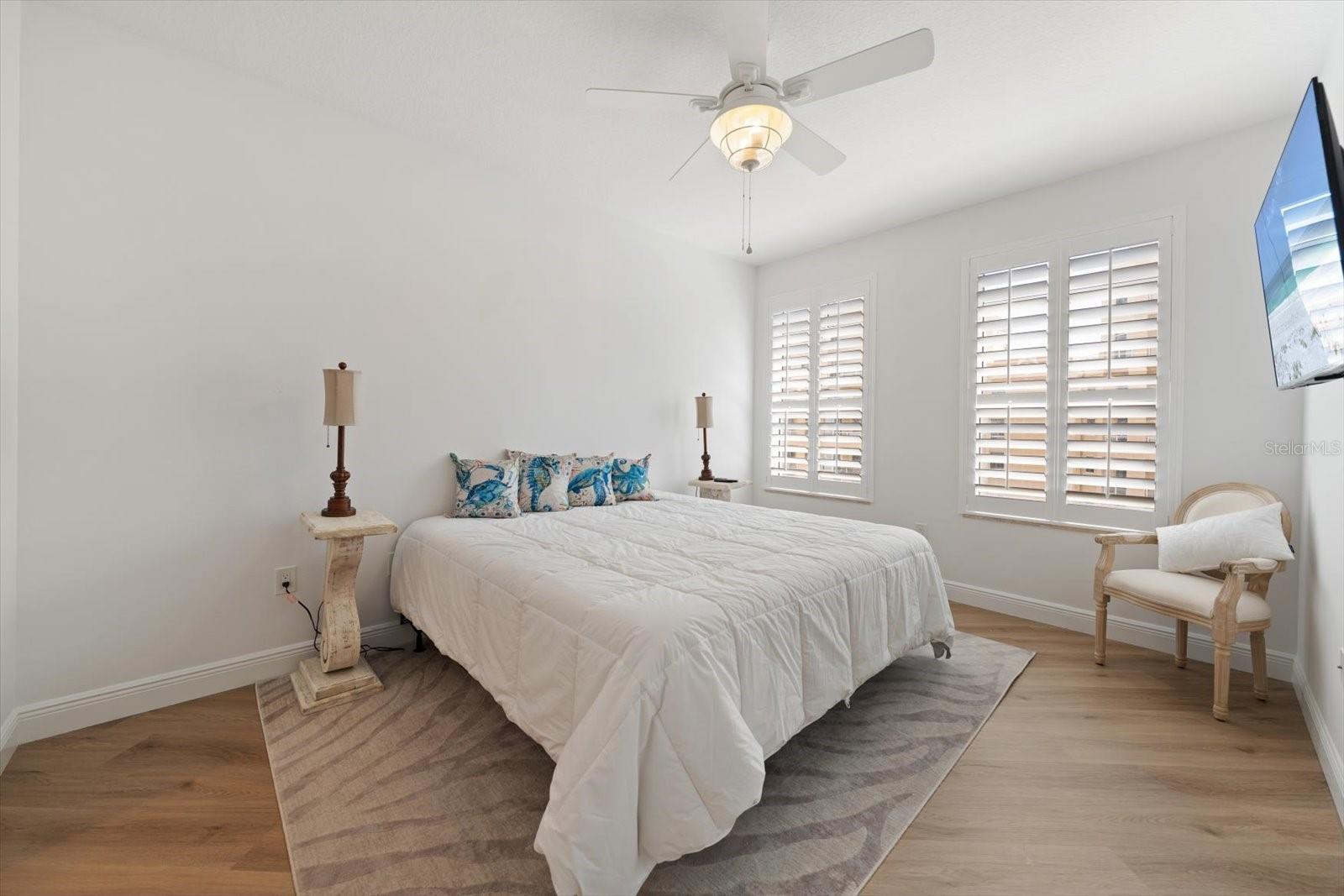 Image 27 of 48 For 521 Mandalay Avenue 701