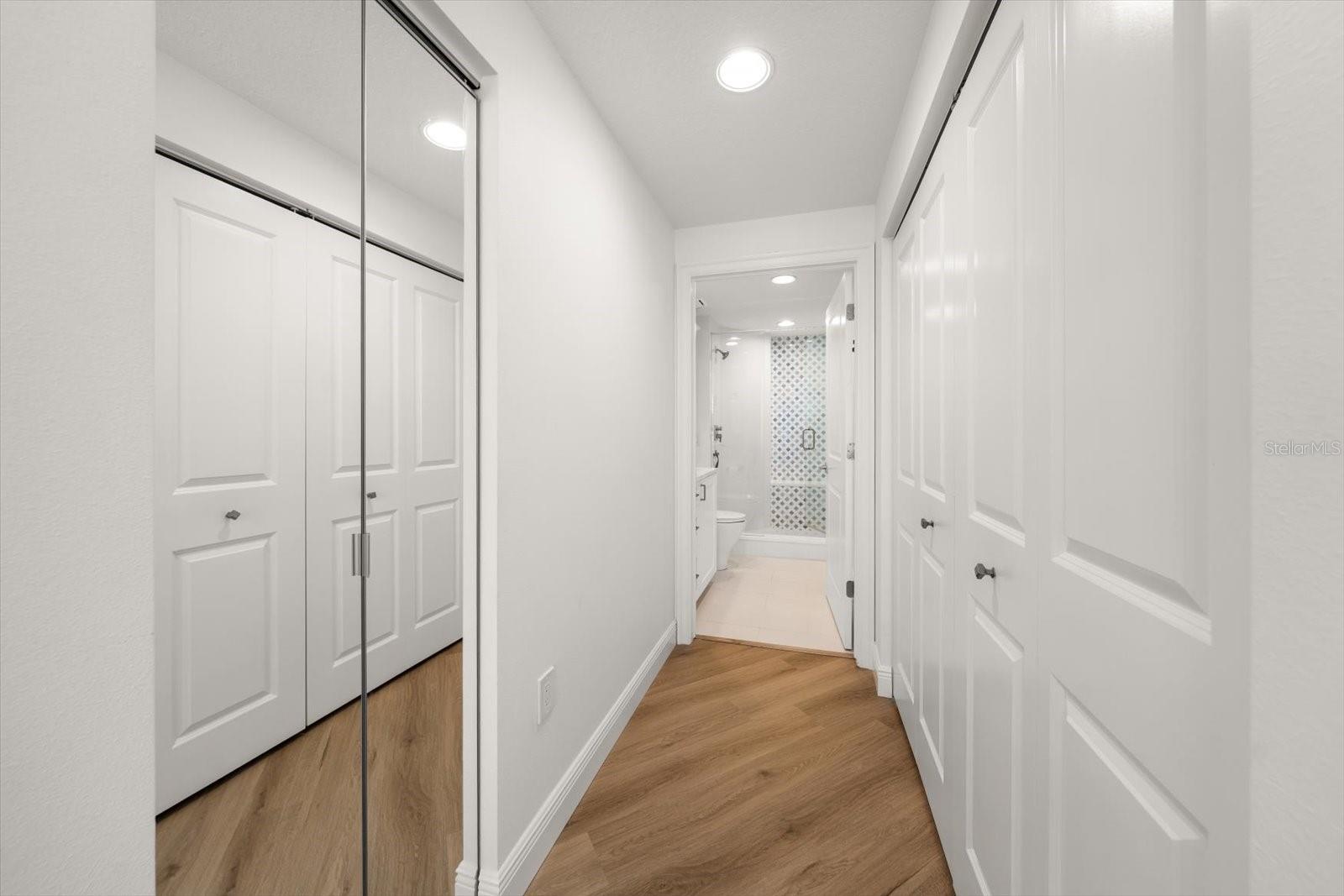 Image 29 of 48 For 521 Mandalay Avenue 701