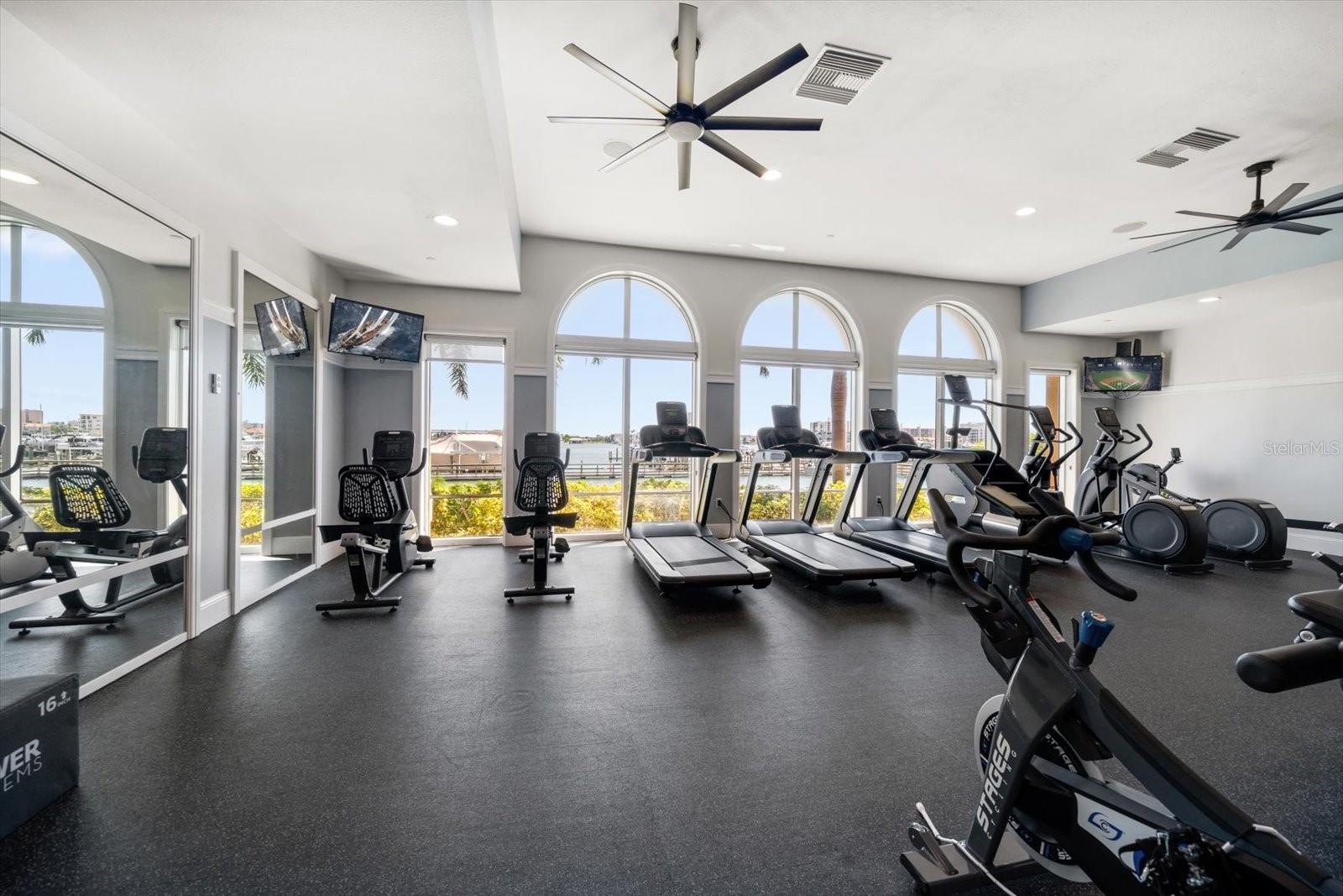 Image 42 of 48 For 521 Mandalay Avenue 701