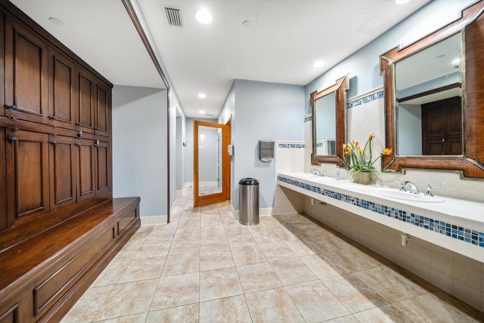 Image 44 of 48 For 521 Mandalay Avenue 701