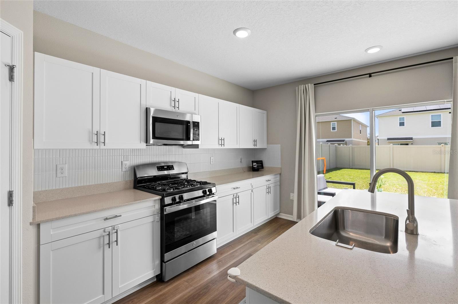 Image 14 of 45 For 12943 Camarillo Place