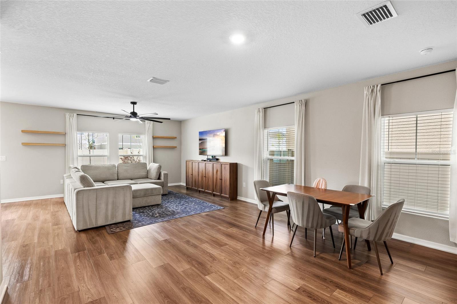 Image 6 of 45 For 12943 Camarillo Place