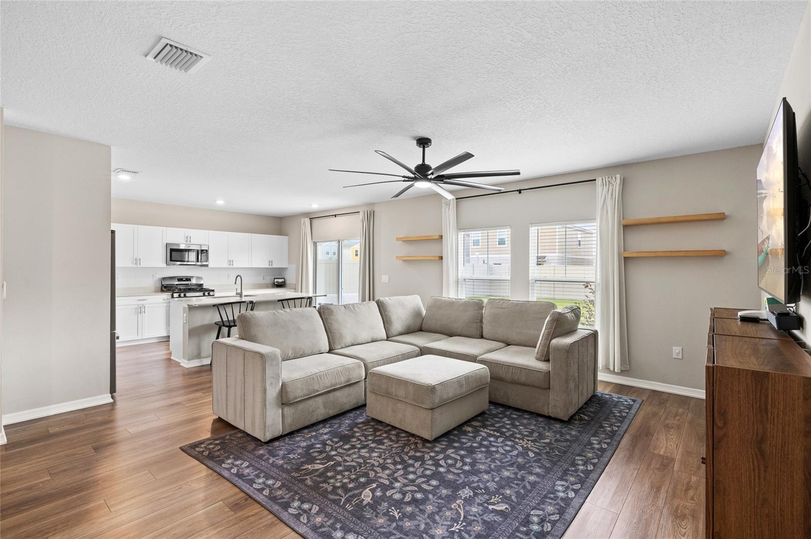 Image 9 of 45 For 12943 Camarillo Place