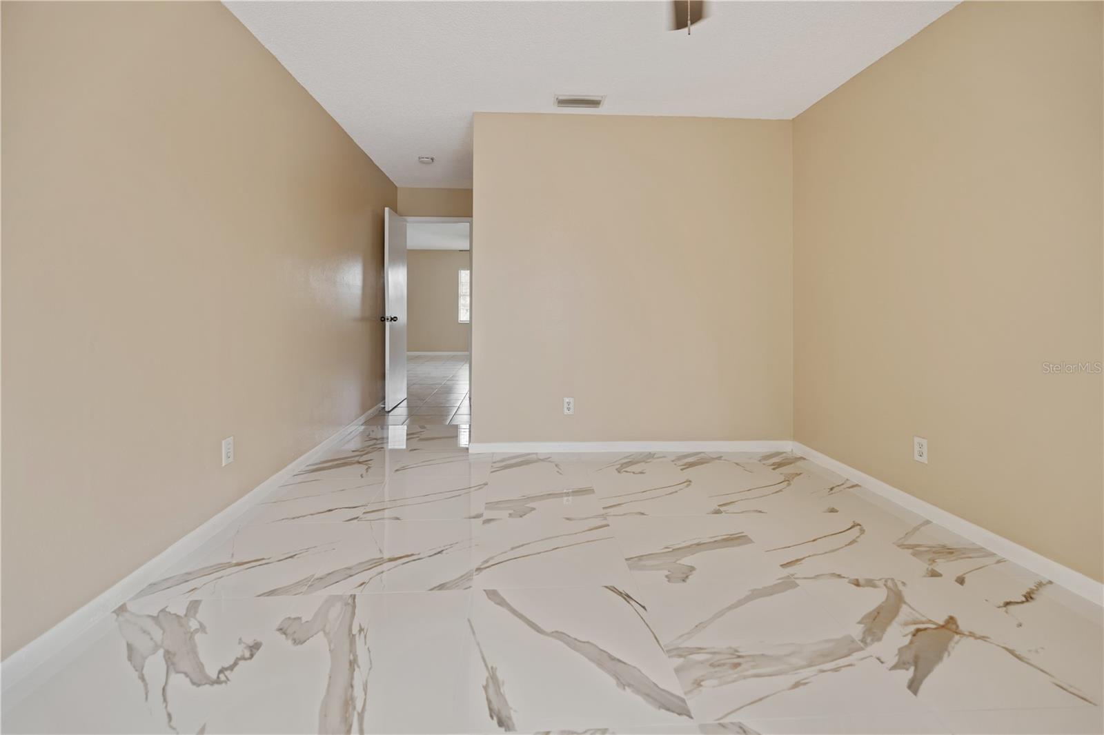 Image 11 of 23 For 7906 George Washington Lane