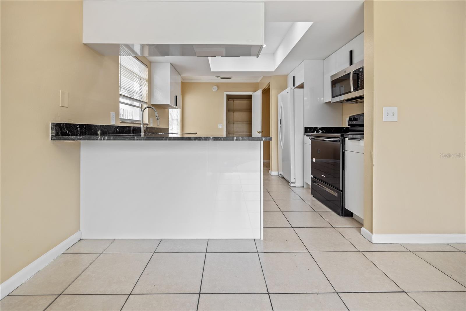 Image 7 of 23 For 7906 George Washington Lane