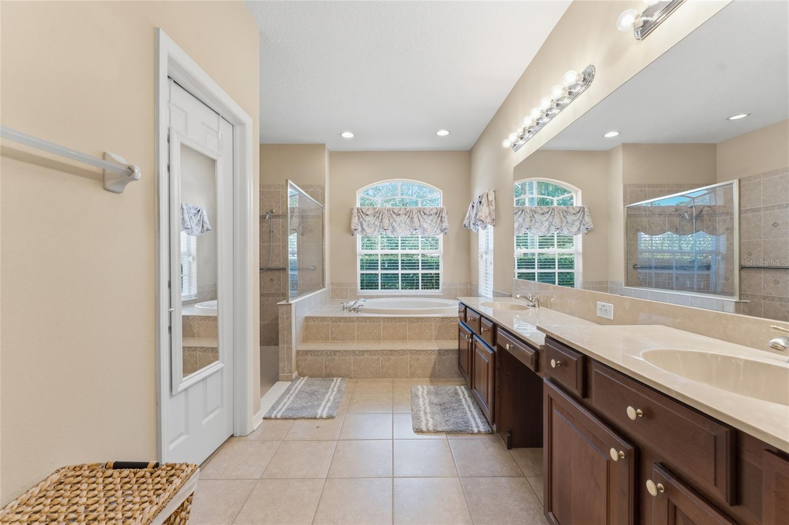 Image 13 of 41 For 5925 Jefferson Park Drive