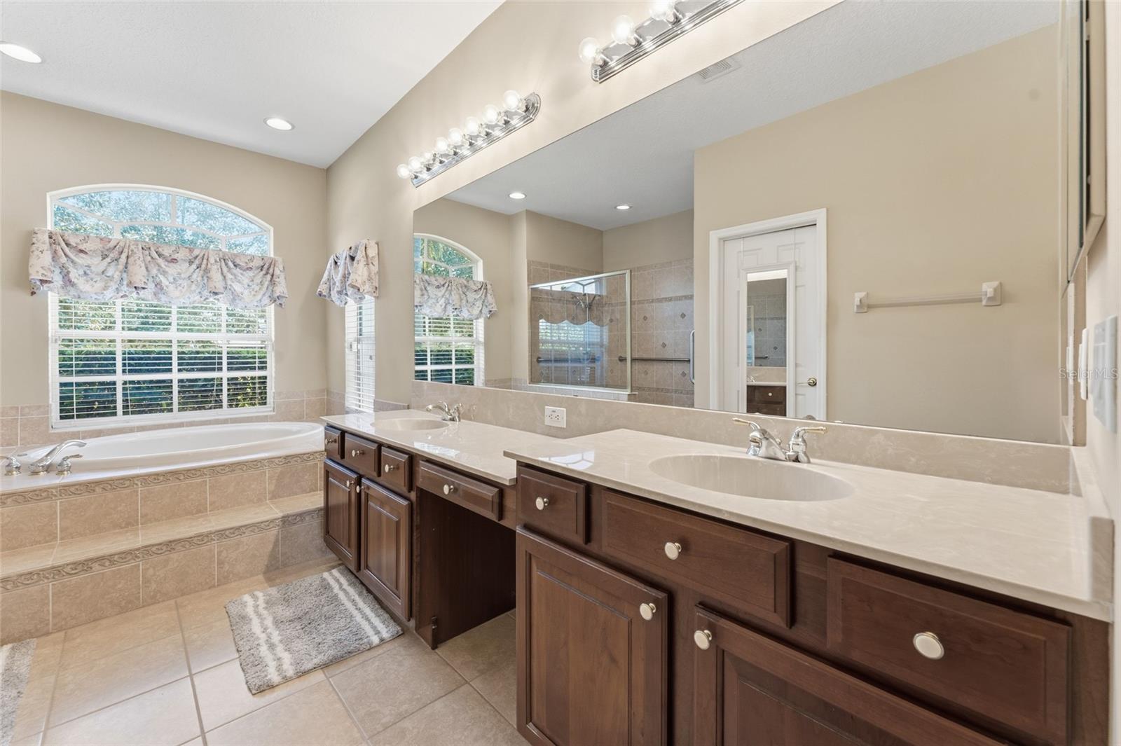 Image 14 of 41 For 5925 Jefferson Park Drive