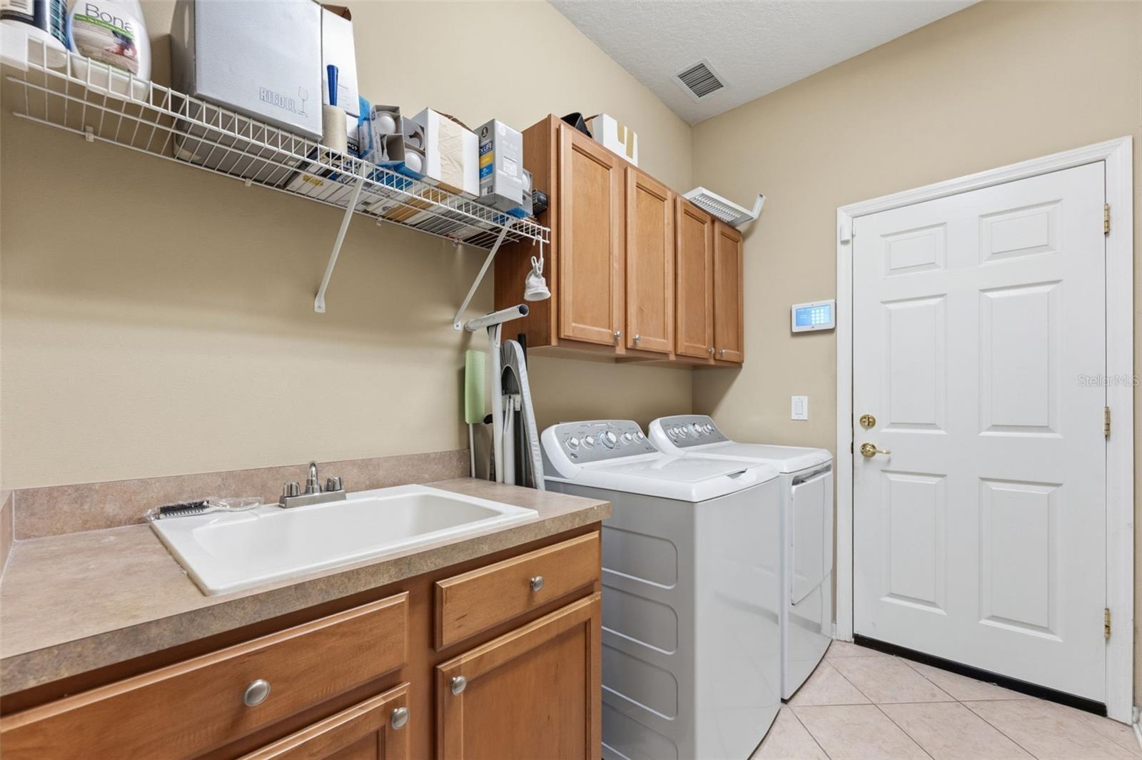 Image 26 of 41 For 5925 Jefferson Park Drive