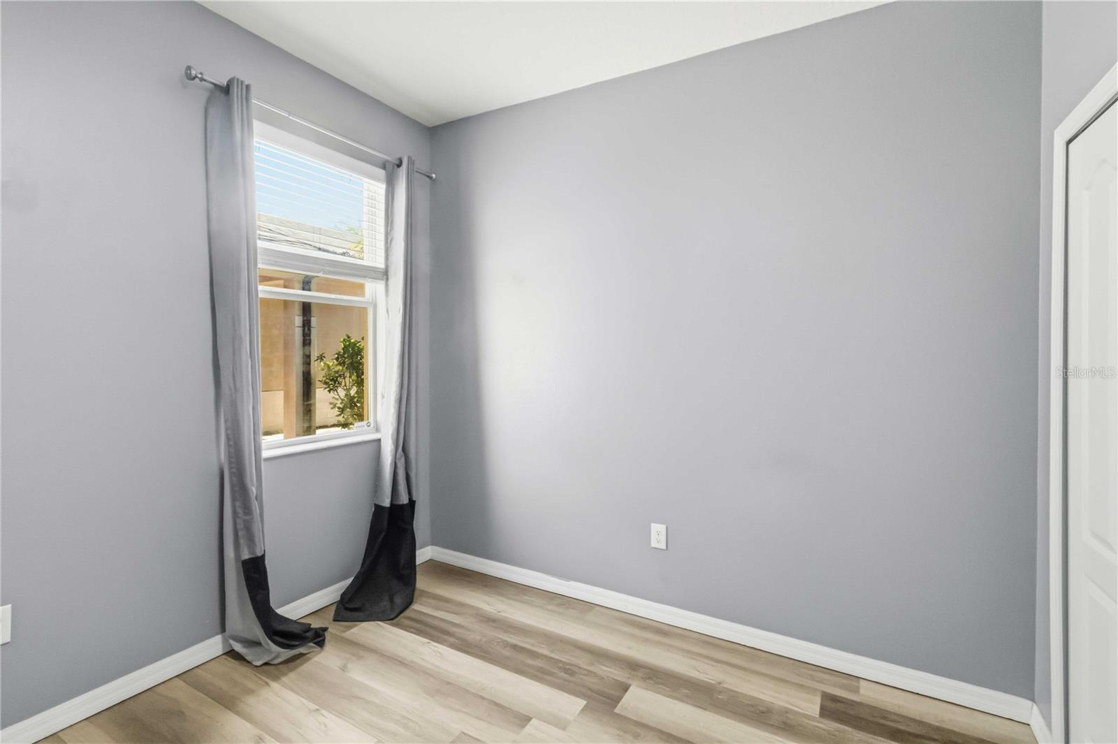 Image 12 of 33 For 15425 Lost Creek Lane