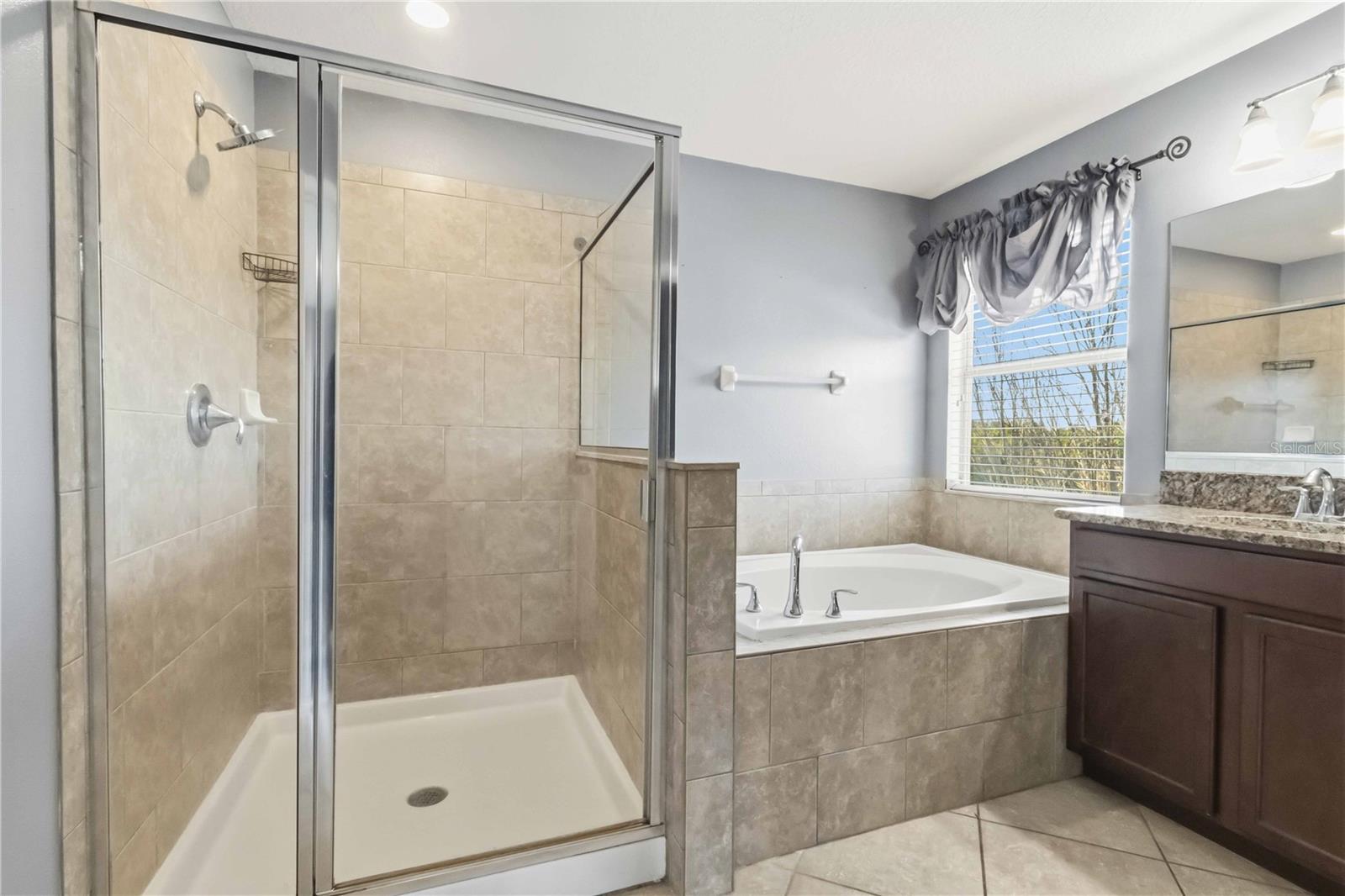 Image 19 of 33 For 15425 Lost Creek Lane