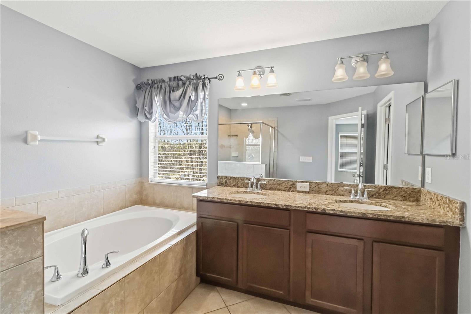 Image 20 of 33 For 15425 Lost Creek Lane