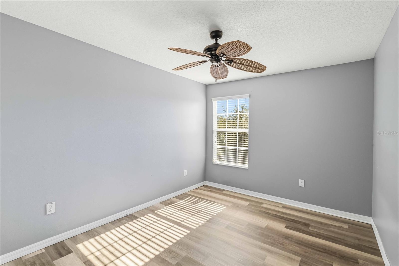 Image 27 of 33 For 15425 Lost Creek Lane