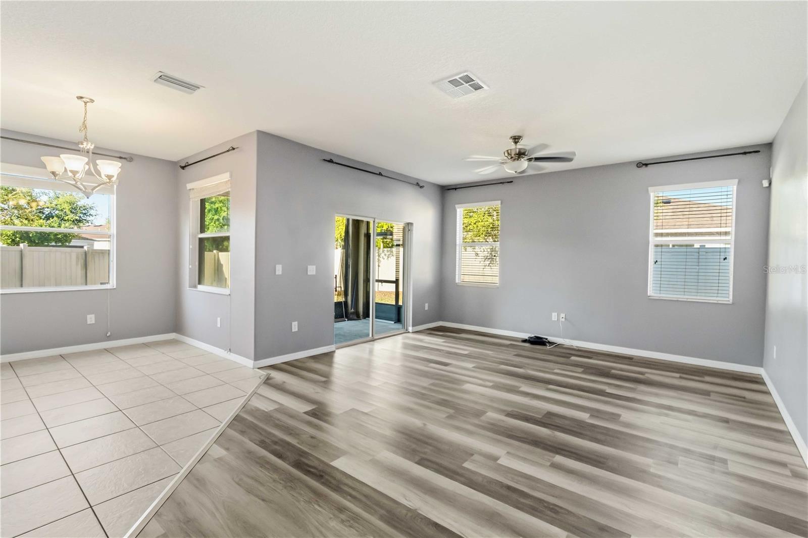 Image 7 of 33 For 15425 Lost Creek Lane