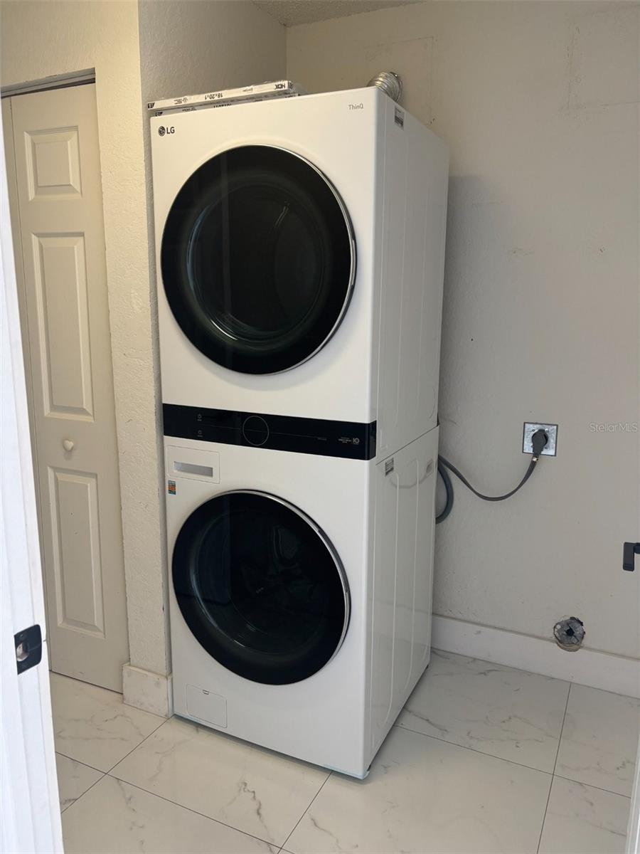 Image 5 of 18 For 2222 Champlain Avenue