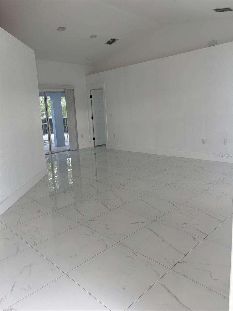 Image 7 of 18 For 2222 Champlain Avenue